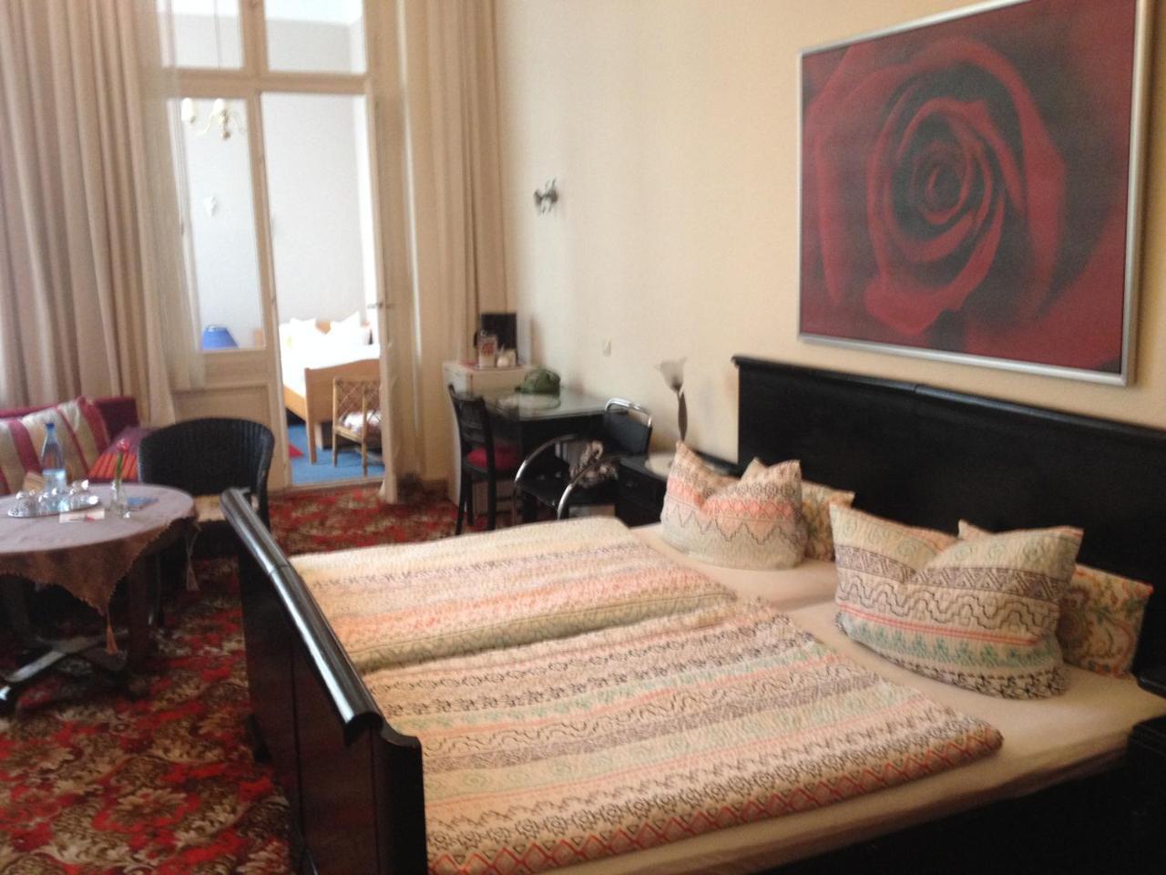 Hotel Pension Columbus Am Kurfurstendamm - Berlin — Photos 1